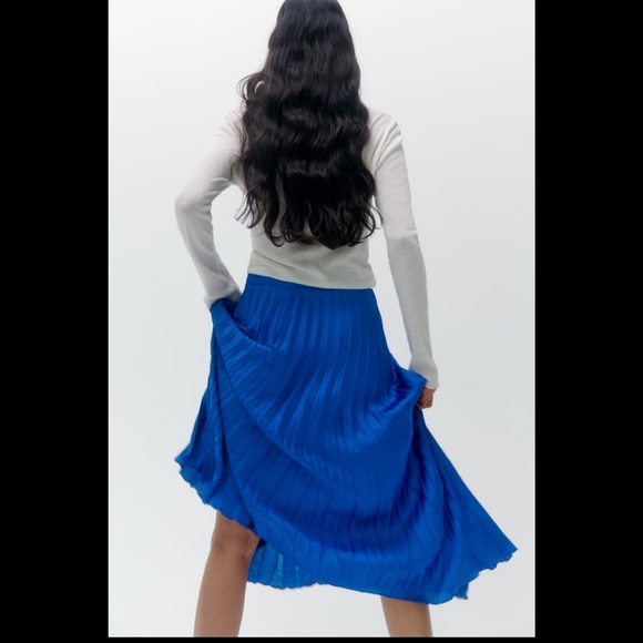 Zara Blue Satin Effect Pleated Midi Skirt - Picture 4 of 10